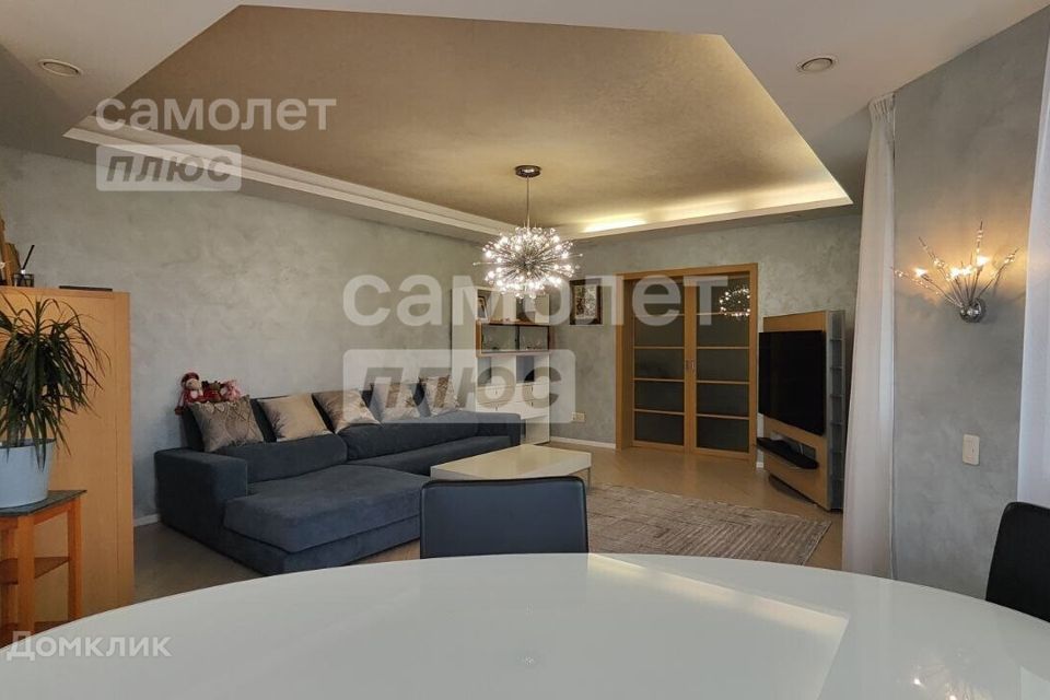 Продаётся 4-комнатная квартира, 158 м²