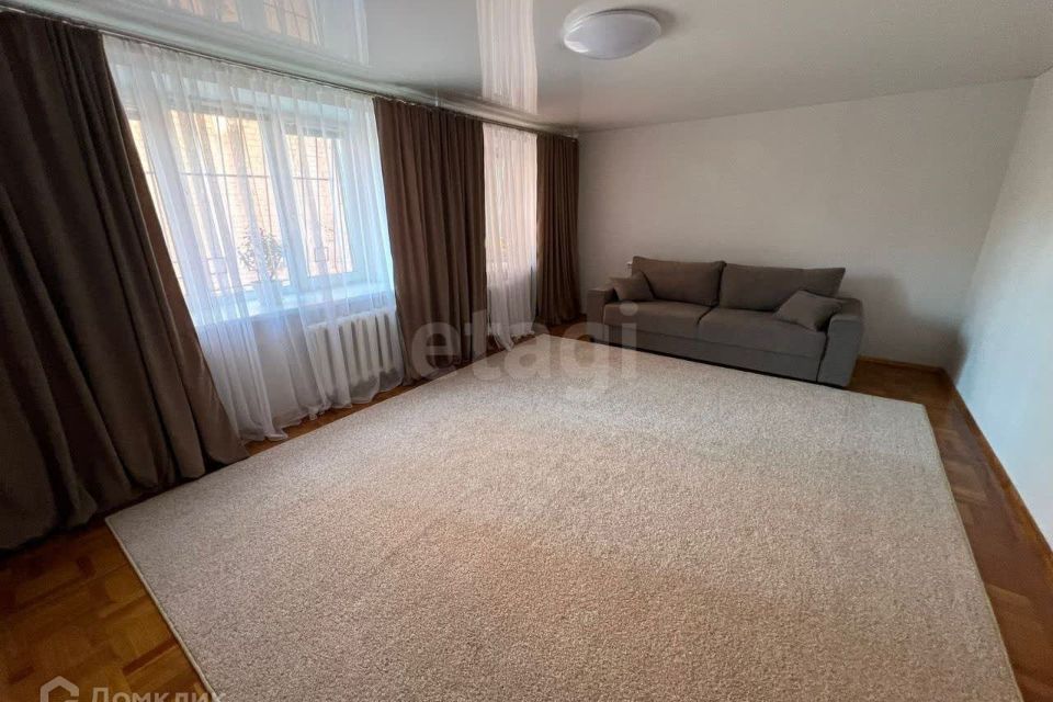 Сдаётся 2-комнатная квартира, 56 м²