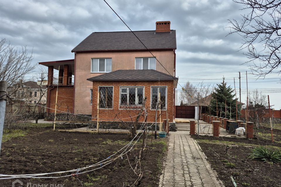 Продаётся 3-этажный дом, 260 м²