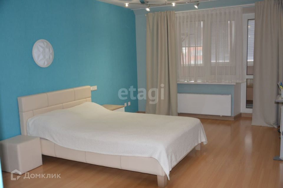 Продаётся 5-комнатная квартира, 176 м²