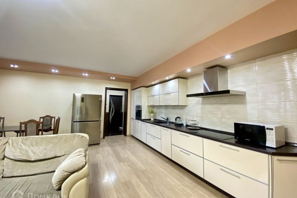 Продаётся 4-комнатная квартира, 165.3 м²