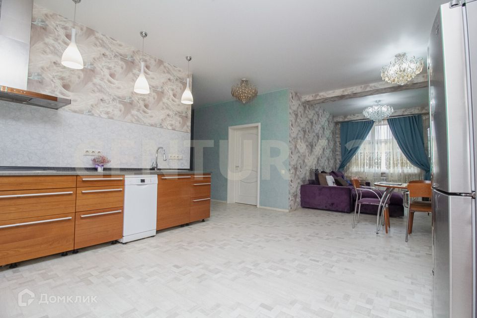 Продаётся 4-комнатная квартира, 151 м²