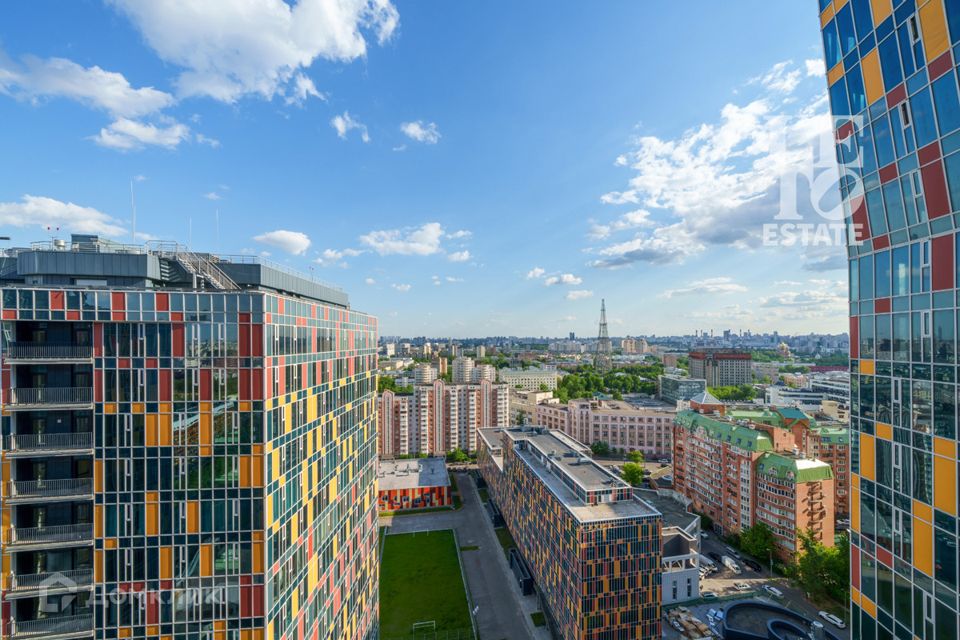 Продаётся 4-комнатная квартира, 140 м²