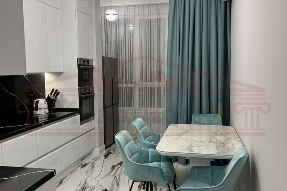 Сдаётся 2-комнатная квартира, 75 м²