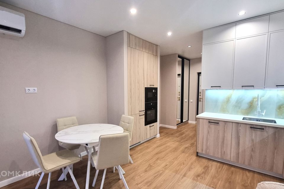 Продаётся 1-комнатная квартира, 43 м²