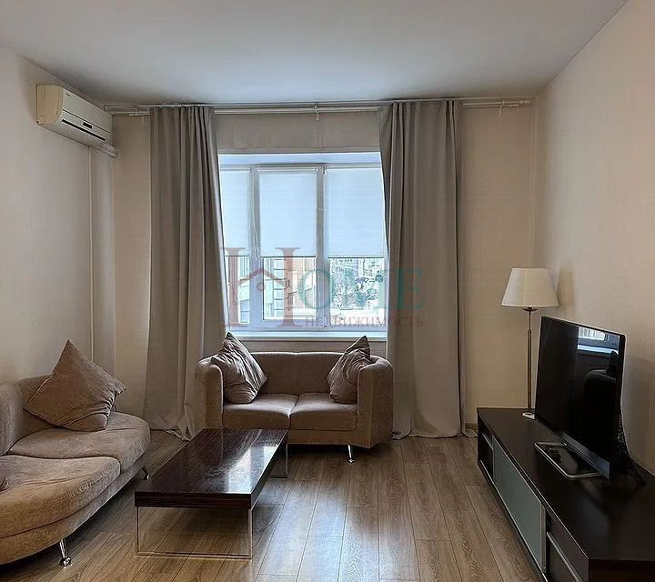 Сдаётся 2-комнатная квартира, 80 м²
