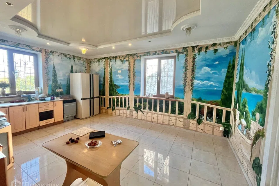 Продаётся 3-этажный дом, 330 м²