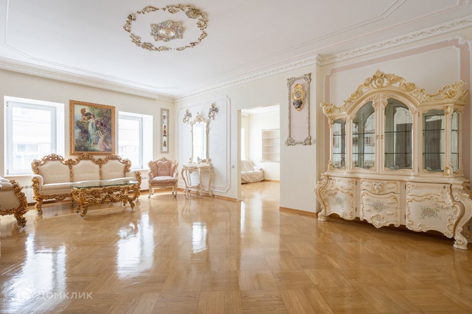 Продаётся 5-комнатная квартира, 202.6 м²