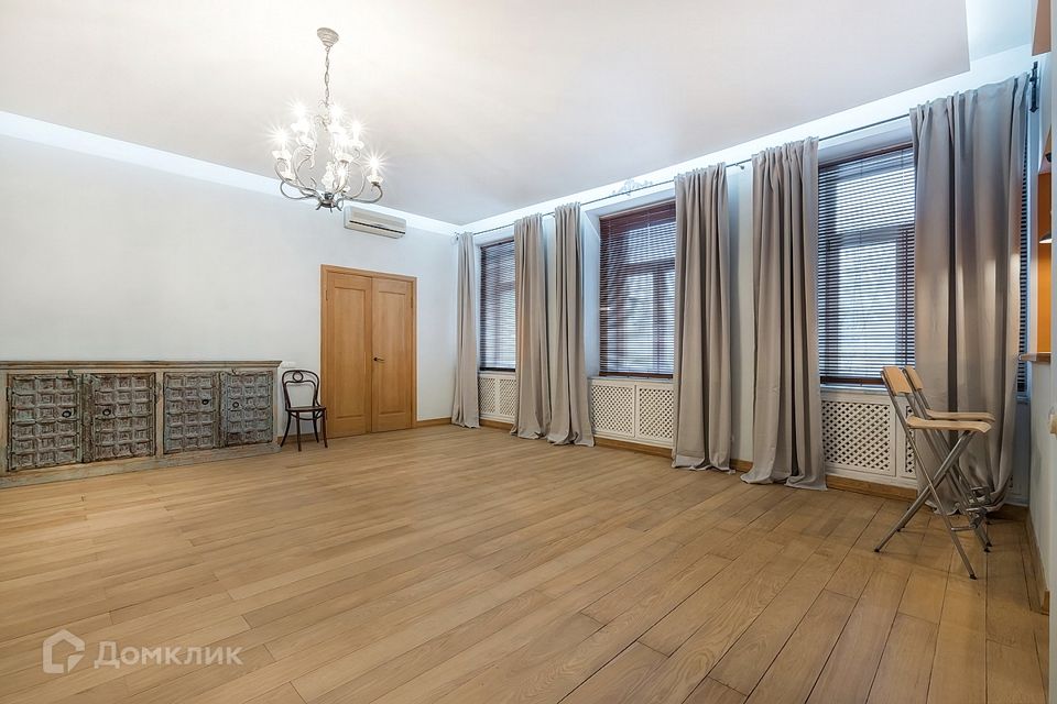 Продаётся 6-комнатная квартира, 221.8 м²