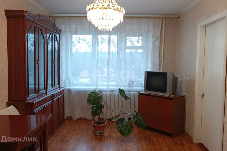 Продаётся 4-комнатная квартира, 60.8 м²