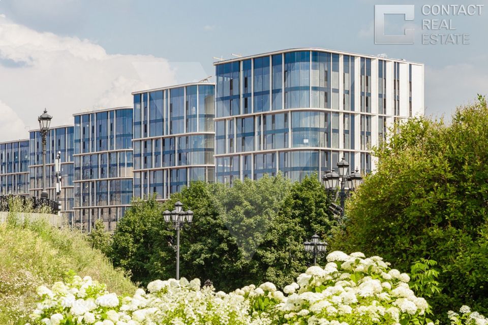 Продаётся 4-комнатная квартира, 179 м²