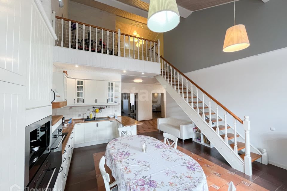 Продаётся 6-комнатная квартира, 300.3 м²