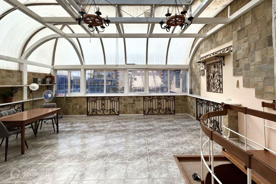 Продаётся 5-комнатная квартира, 261.6 м²