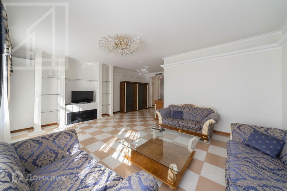 Сдаётся 5-комнатная квартира, 280 м²