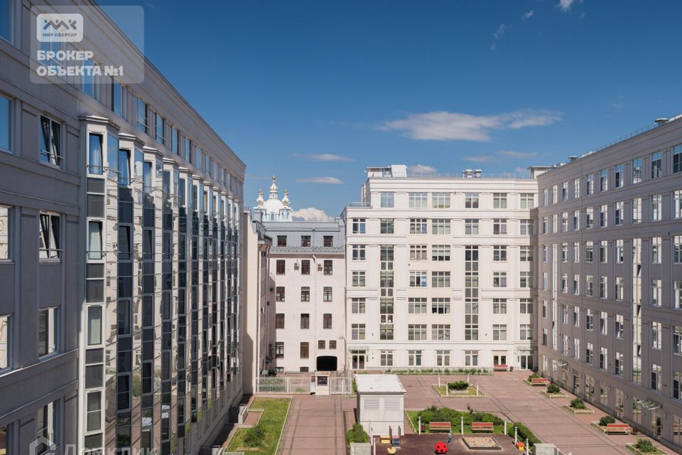 Продаётся 4-комнатная квартира, 143 м²