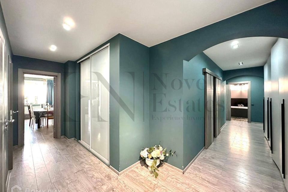 Продаётся 3-комнатная квартира, 135 м²