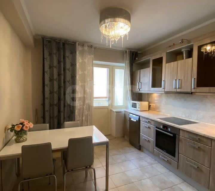 Продаётся 2-комнатная квартира, 100 м²