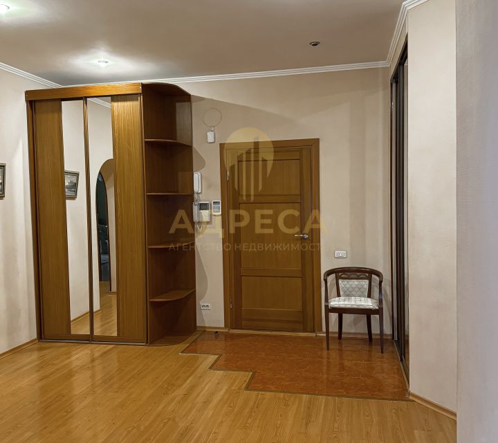 Продаётся 3-комнатная квартира, 128 м²