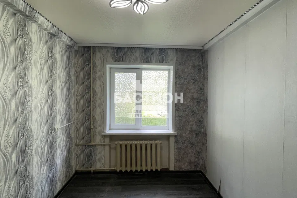 Продаётся 3-комнатная квартира, 48.4 м²