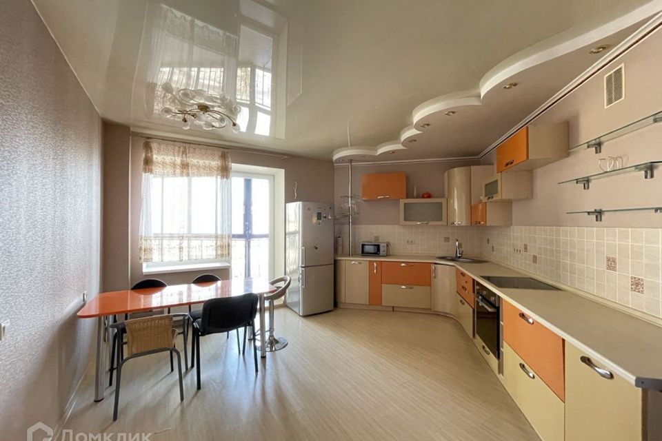 Продаётся 3-комнатная квартира, 145.5 м²