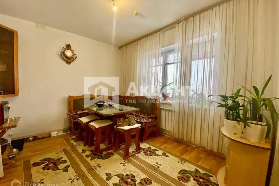 Продаётся 3-комнатная квартира, 105 м²