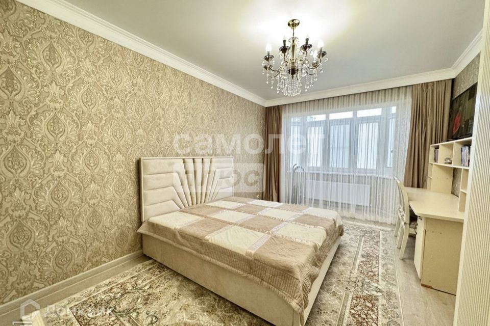 Продаётся 3-комнатная квартира, 108 м²