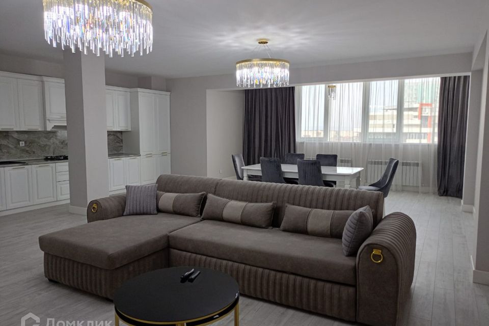 Продаётся 2-комнатная квартира, 100 м²