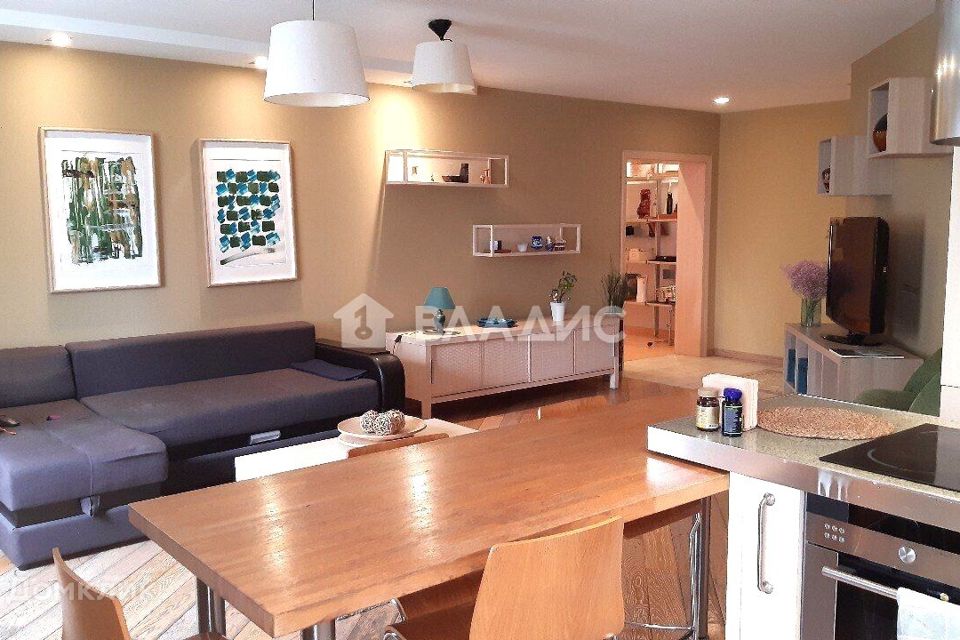 Продаётся 4-комнатная квартира, 154 м²
