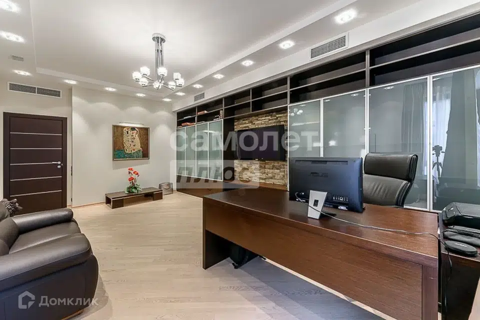 Продаётся 4-комнатная квартира, 185.4 м²