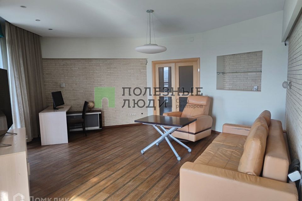 Продаётся 3-комнатная квартира, 115 м²