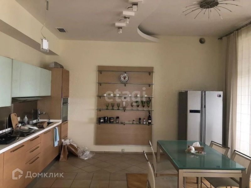 Сдаётся 3-комнатная квартира, 145.3 м²