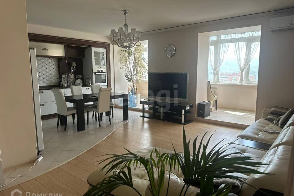 Сдаётся 4-комнатная квартира, 109.6 м²