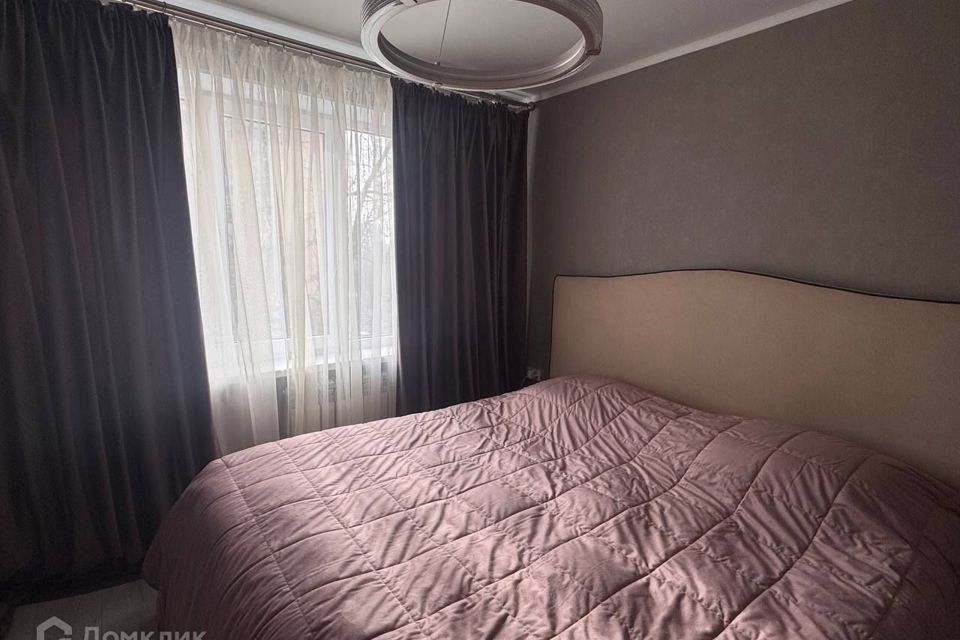 Продаётся 4-комнатная квартира, 60.8 м²