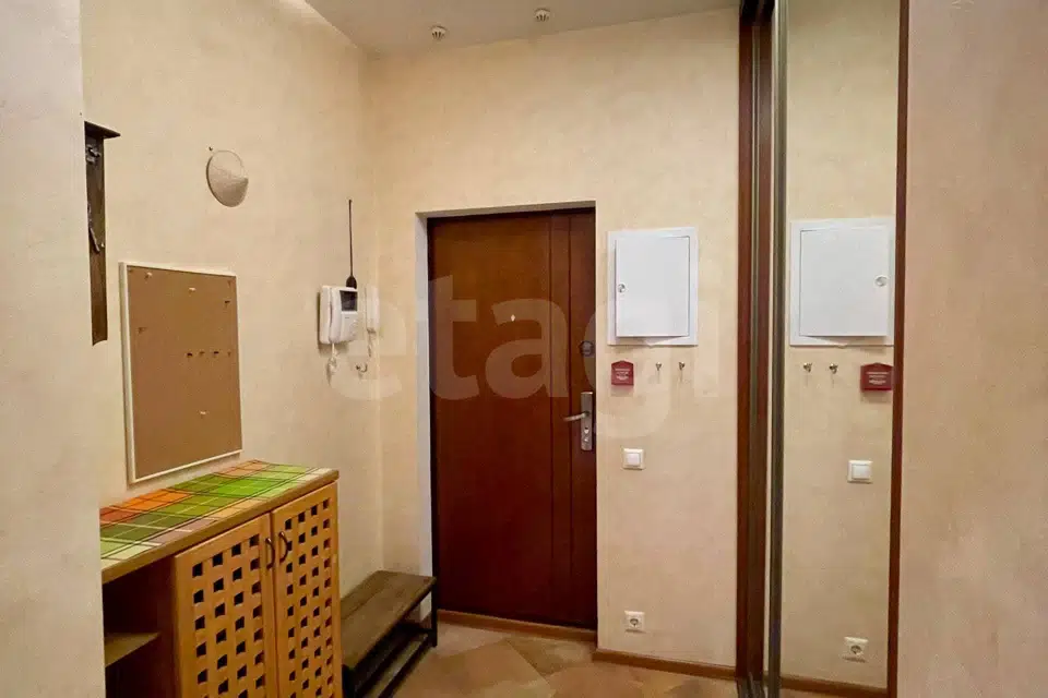 Продаётся 4-комнатная квартира, 103.8 м²