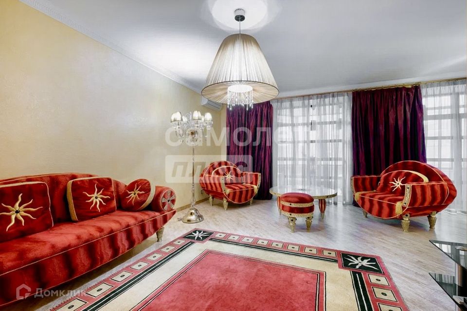 Продаётся 6-комнатная квартира, 249.9 м²