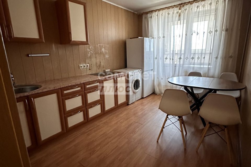 Сдаётся 2-комнатная квартира, 66.5 м²