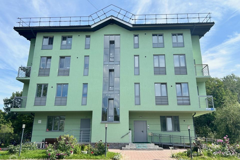 Продаётся 4-комнатная квартира, 133.1 м²