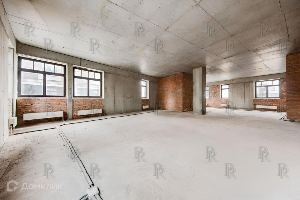 Продаётся 5-комнатная квартира, 220 м²