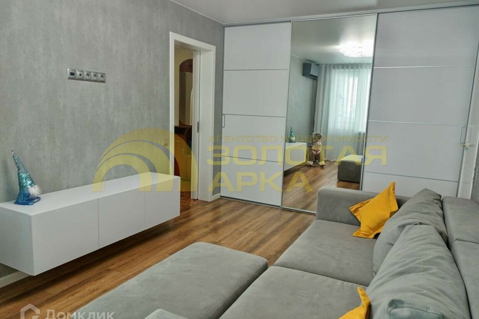 Продаётся 4-комнатная квартира, 58.1 м²