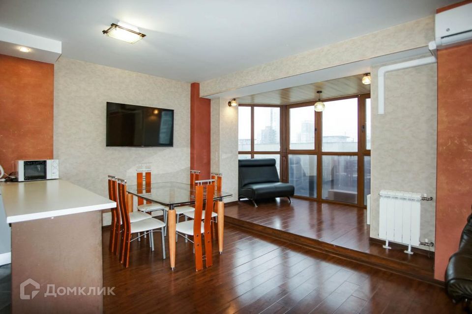 Продаётся 3-комнатная квартира, 101.3 м²