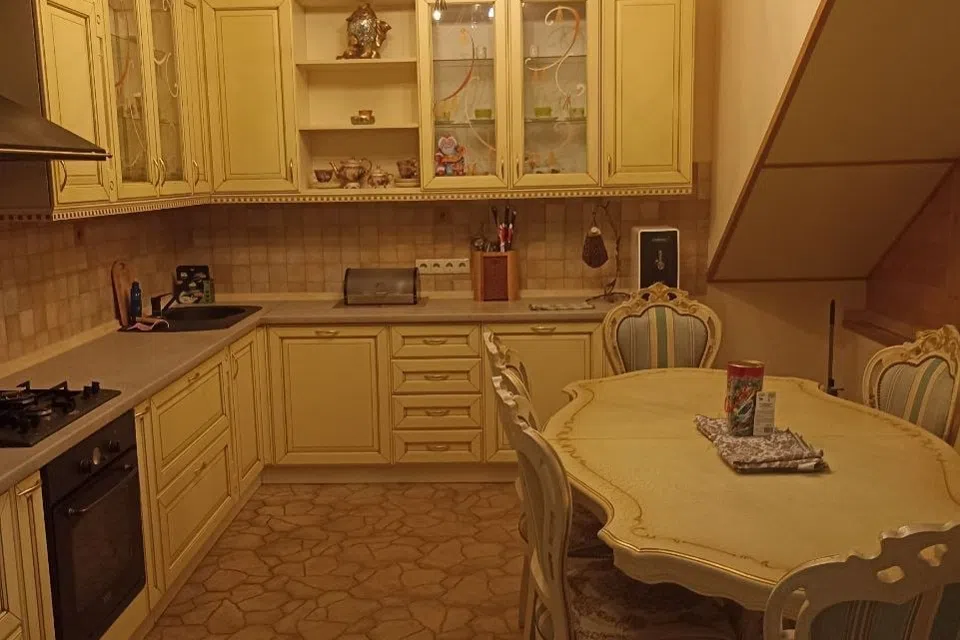 Сдаётся 2-этажный дом, 150 м²