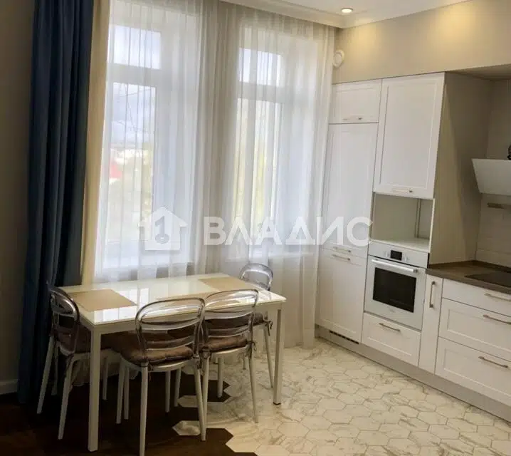 Продаётся 3-комнатная квартира, 102 м²