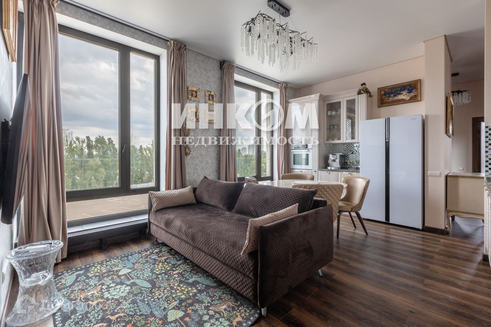 Продаётся 4-комнатная квартира, 99.8 м²