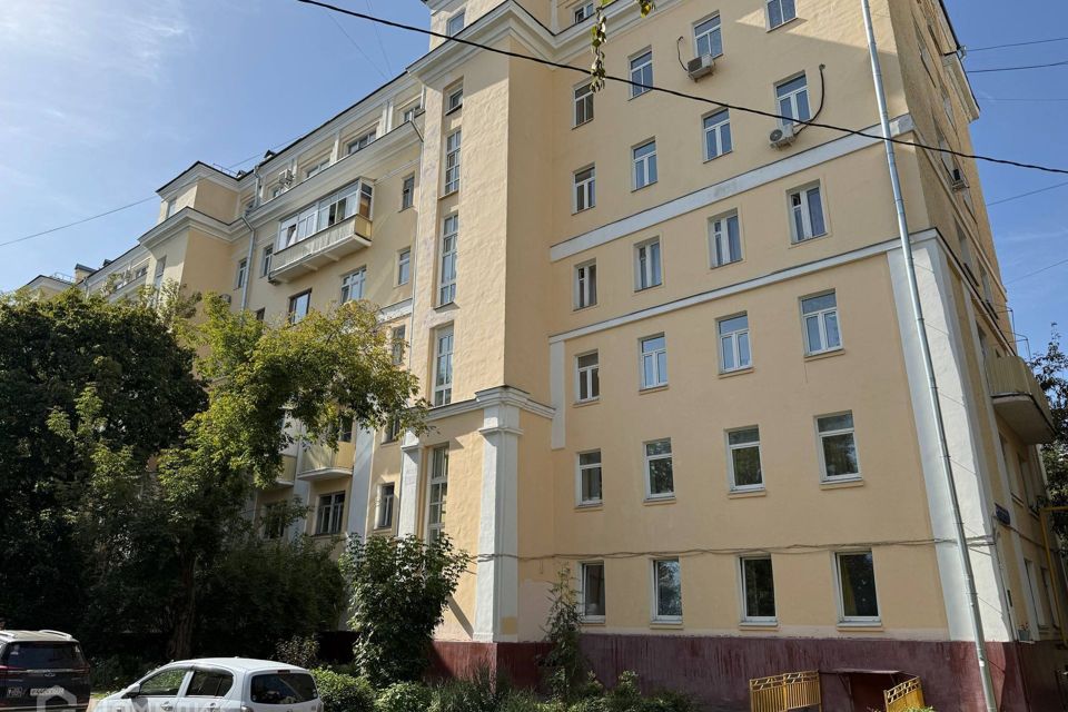 Продаётся 2 комнаты в 3-комн. квартире, 23.4 м²