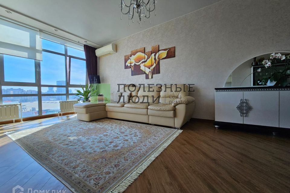 Продаётся 4-комнатная квартира, 159.5 м²