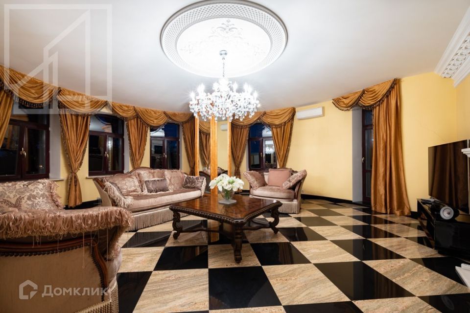 Сдаётся 4-комнатная квартира, 267 м²