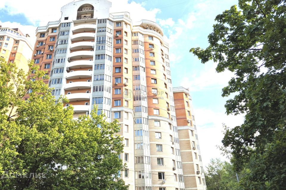 Продаётся 3-комнатная квартира, 146.8 м²