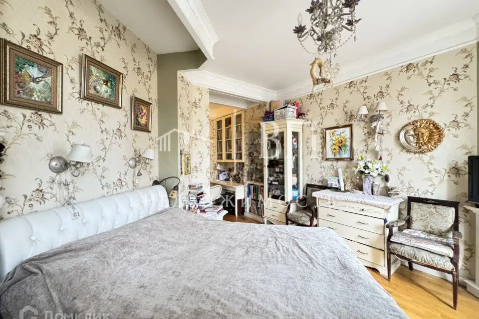 Продаётся 3-комнатная квартира, 114 м²