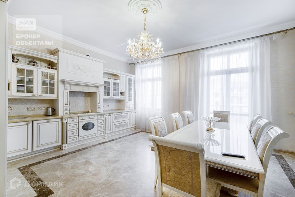 Сдаётся 4-комнатная квартира, 159 м²