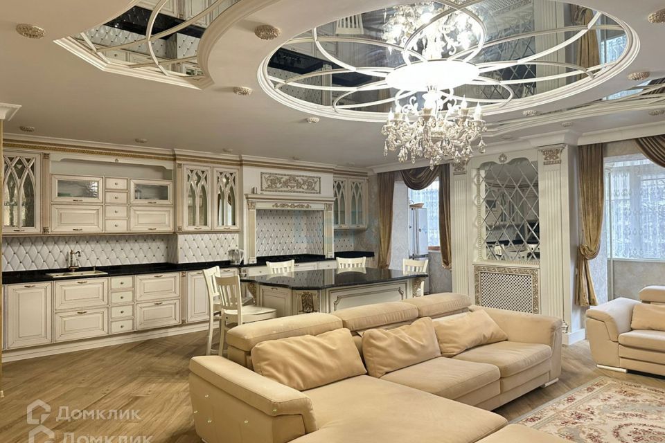 Сдаётся 4-комнатная квартира, 168.6 м²